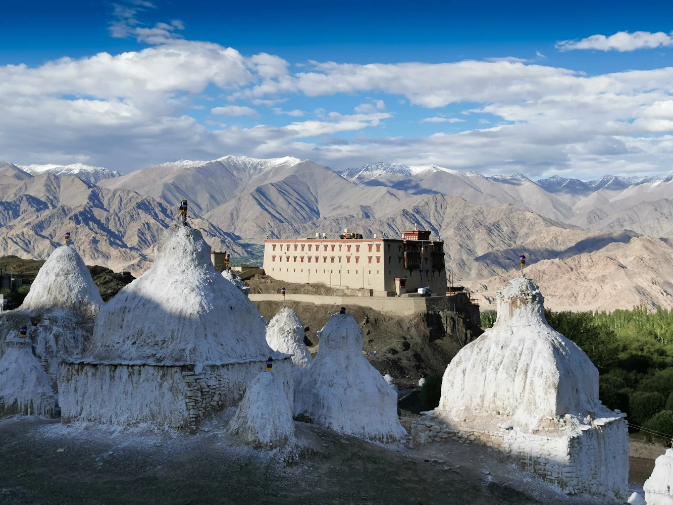 monastere et village